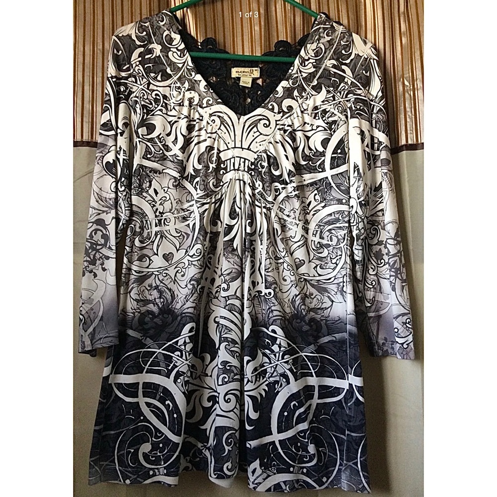One World M - Lace appliqué neckline LS